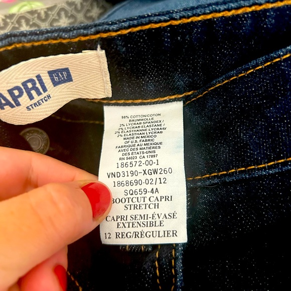 Levi’s Women’s Dark Wash Mid Rise Stretch Boot Cut Denim Capri Jeans Size 12 - Picture 9 of 9